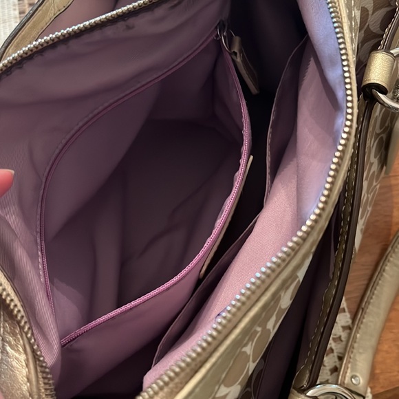 Coach purse-Amazing Condition-I do welcome trades - Picture 7 of 8